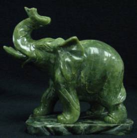 JADE ELEPHANT, ELEPHANTS ARE MADE OF REAL SOUTHERN JADE IN CHINA.