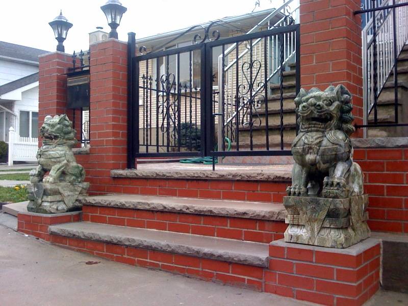 foo dogs