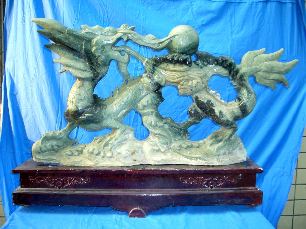 jade dragon carving