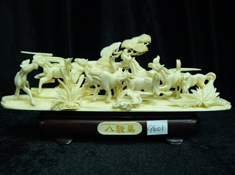 bone horses carving