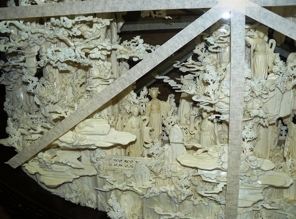 art bone carving