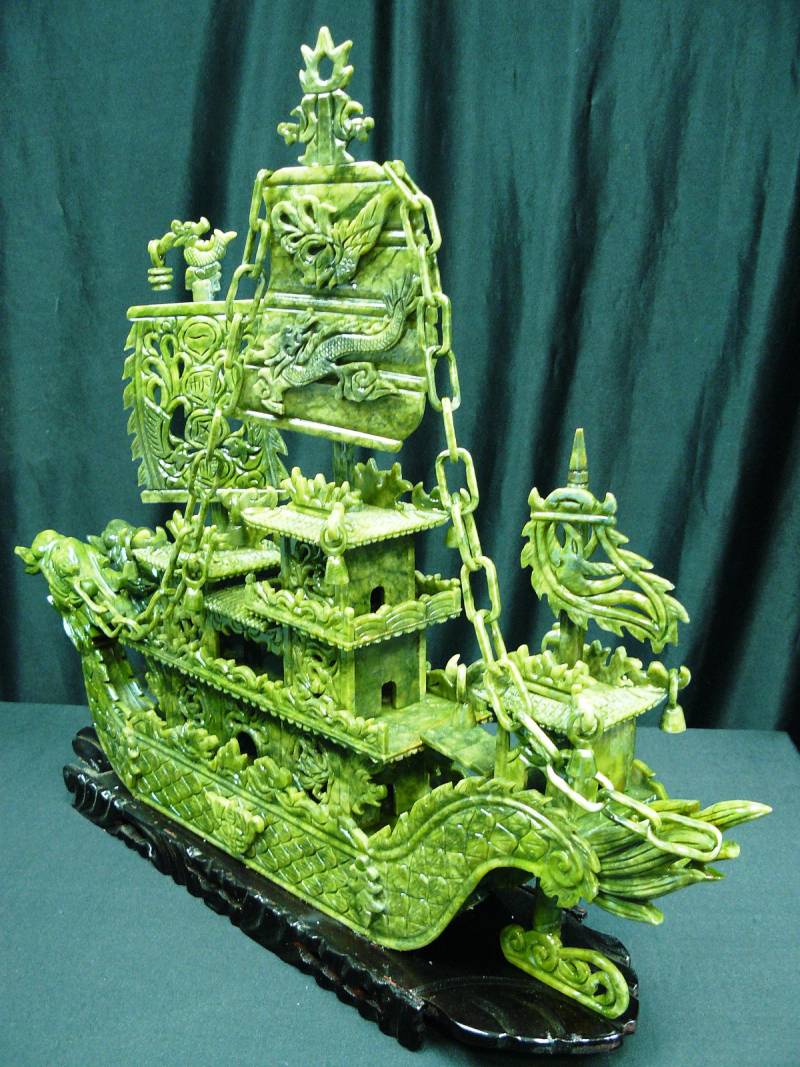 jade dragon boat
