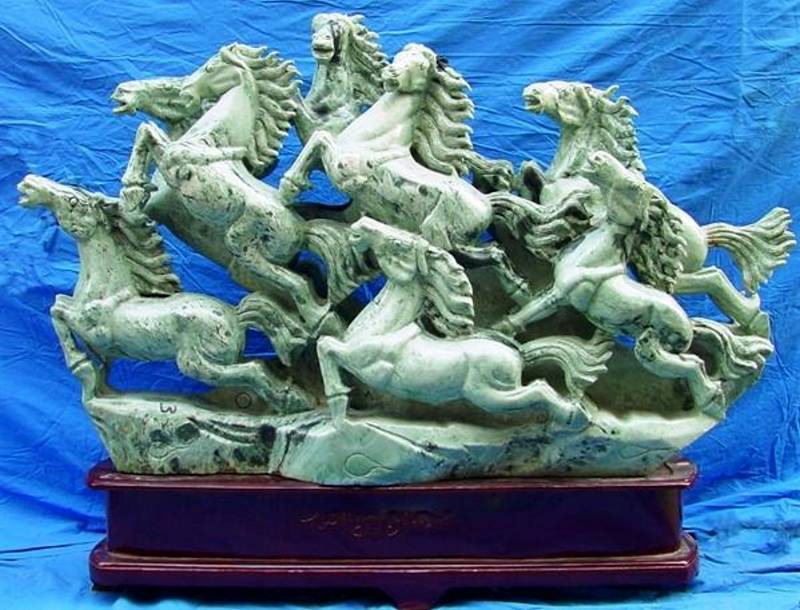 jade 8 horses