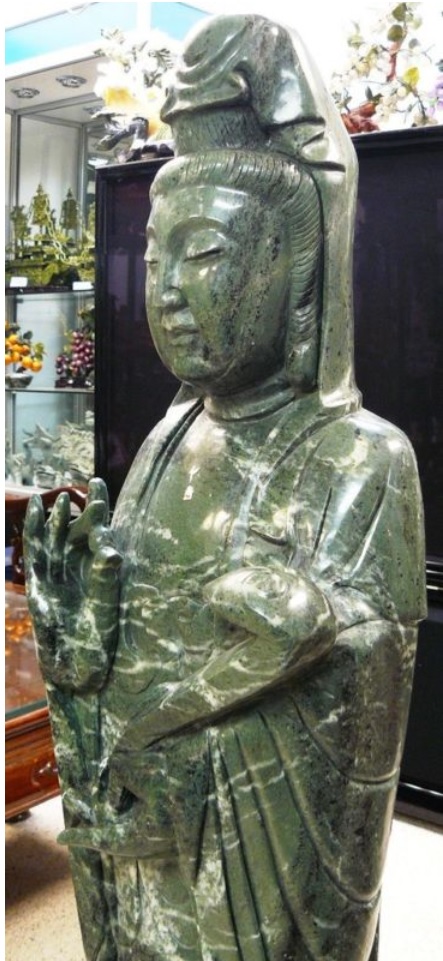 jade kwan yin statue