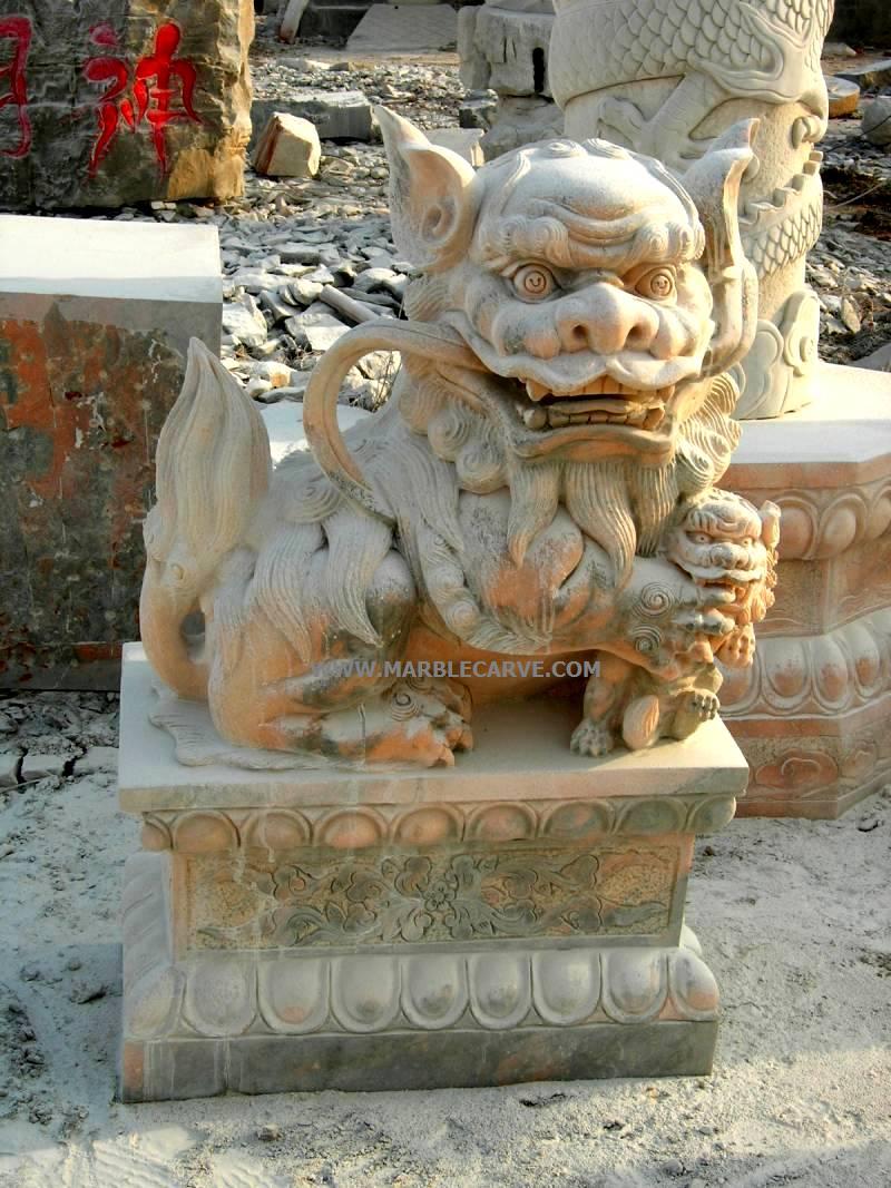 fudog statue carving